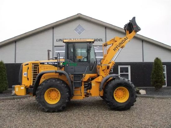 Minicargadora - Hyundai - 757-9a med 620/75r26 traktor hjul montering på