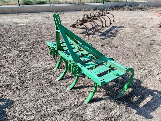 Cultivador agrícola de 11 brazos