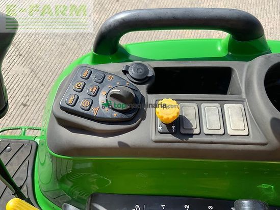 Tractor agrícola - John Deere - 3045r compact tractor (st27066)