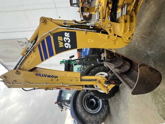 Retroexcavadora Komatsu WB93R-8