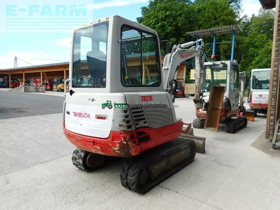 Excavadora - Takeuchi - tb 228 ( 2.810kg ) powertilt