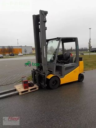 Elevadora - Jungheinrich - efgs 30 s