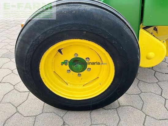 Empacadora gigant - John Deere - 550