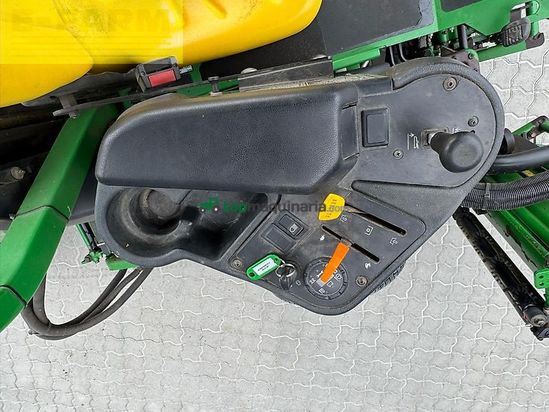 Cosechadora de Cereal - John Deere - 8700