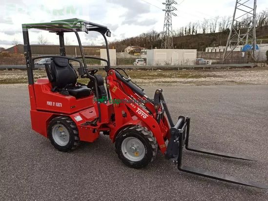 Telescopica - Toyo - valet de ferme avec godet multi-service disponible