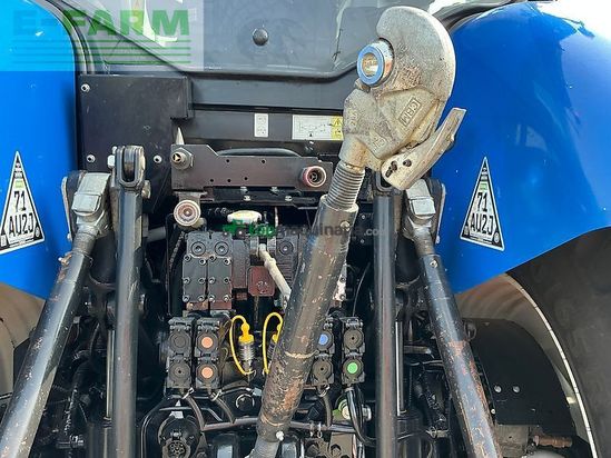 Tractor agrícola - New Holland - t7.245 tractor (st27151)