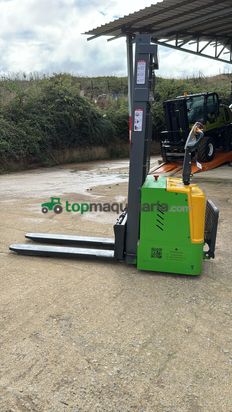 APILADOR ELÉCTRICO 2.000 KG – ELEVACIÓN 3 METROS