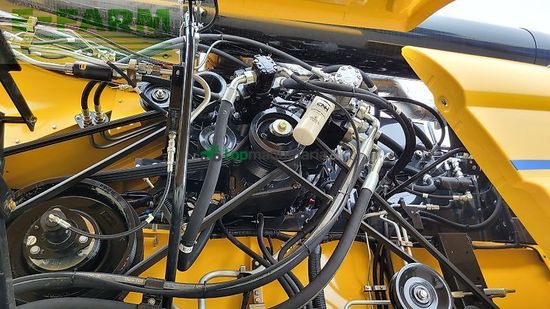 Cosechadora de Cereal - New Holland - cx 8.70 neumaschine