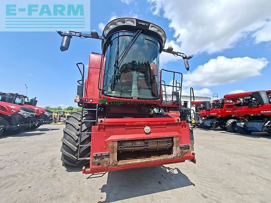 Cosechadora de Cereal - Case IH - axial-flow 6140 cu heder de 6,1 m