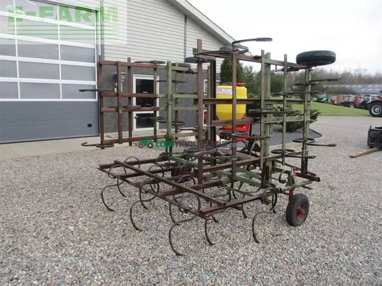 Combinado de siembra -  - såbedsharve med martofte efterafgrødespreder