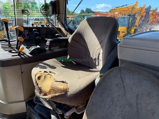 Tractor agrícola - John Deere - 6810 tractor (st23891)