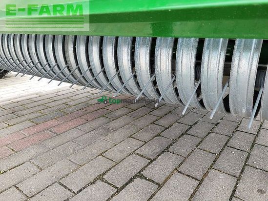 Empacadora gigant - John Deere - v451m