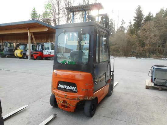 Elevadora - Doosan - b25x-5 mit ss + ss + ls + kabine + 80v ladegrät
