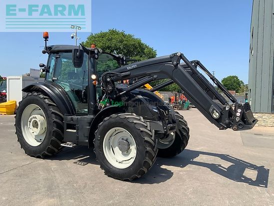 Tractor agrícola - Valtra - g135 tractor (st26103)