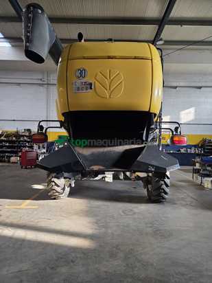 Cosechadora de Cereal - New Holland -  CX760