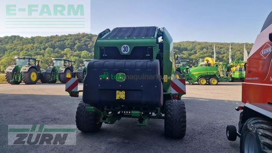 Empacadora gigant - John Deere - v451m