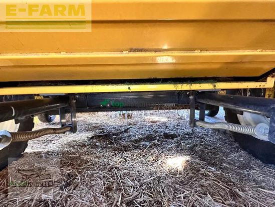 Empacadora gigant - New Holland - br 6090 / roll-bar 125