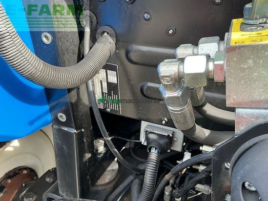 Tractor agrícola - New Holland - t4.95 tractor (st24547)