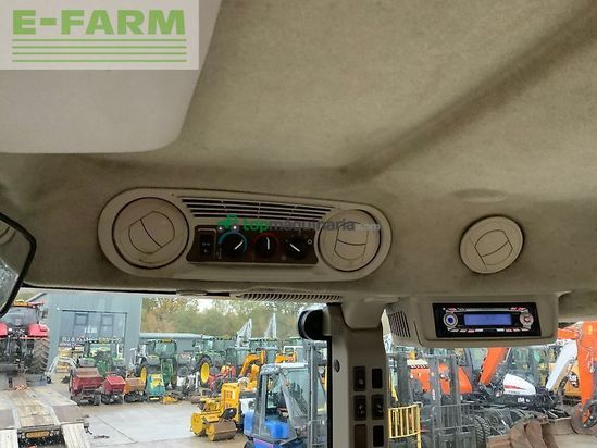 Tractor agrícola - John Deere - 5820 tractor (st24843)