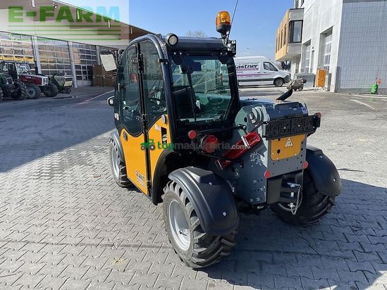 Minicargadora - Giant - tendo 5048 mit weidemann aufnahme