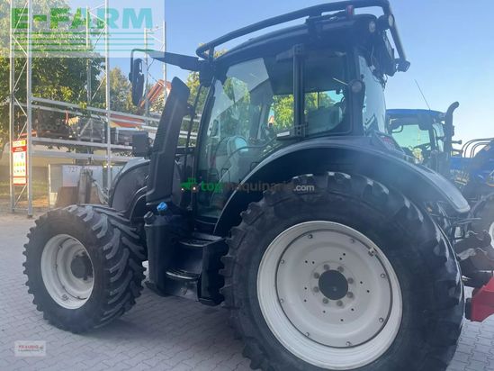 Tractor agrícola - Valtra - n134 a mit rüfa und forstausrüstung