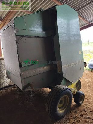 Empacadora gigant - John Deere - 590