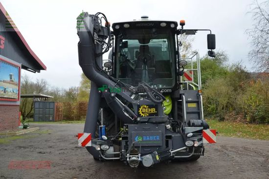 Esparcidor - Claas - xerion 4200 saddle trac bauer