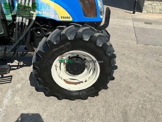 Tractor agrícola - New Holland - t5050 tractor (st27259)