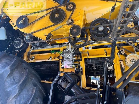 Cosechadora de Cereal - New Holland - cr 8.90