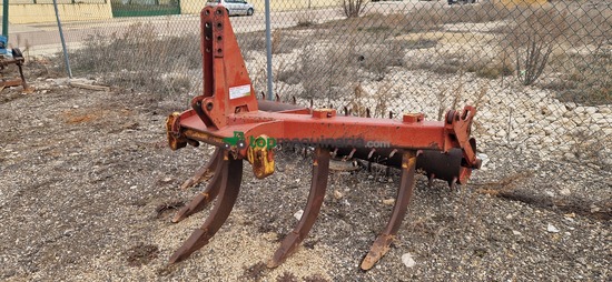 Descompactador subsolador - 5 puas con rodillo 