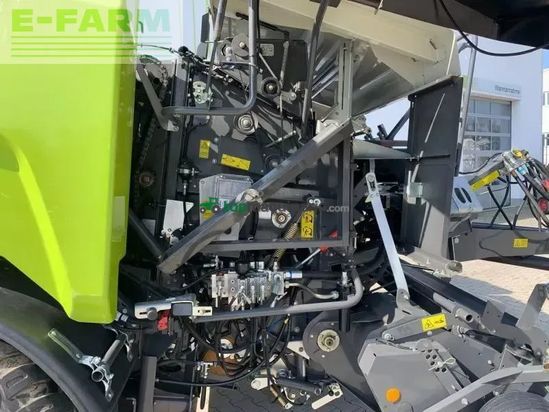 Empacadora gigant - Claas - rollant 454 rc uniwrap