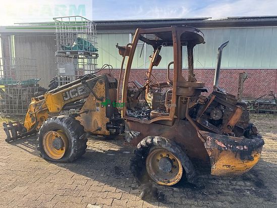 Minicargadora - JCB - tm 220 brandschaden