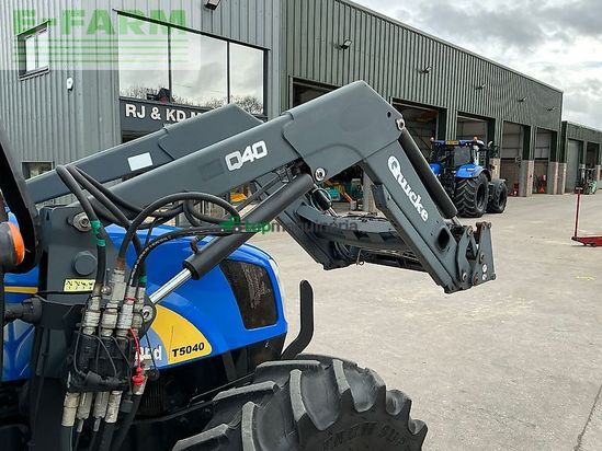 Tractor agrícola - New Holland - t5040 tractor (st25992)