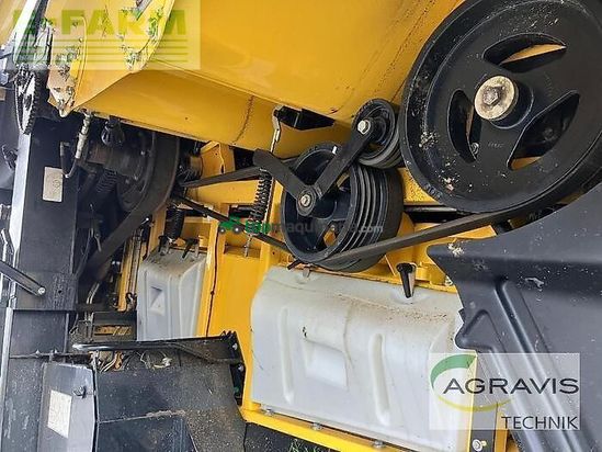 Cosechadora de Cereal - New Holland - cr 9.90 raupe