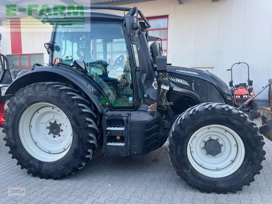 Tractor agrícola - Valtra - n134 a mit rüfa und forstausrüstung