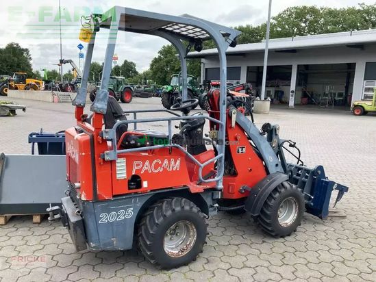 Minicargadora -  - 2025