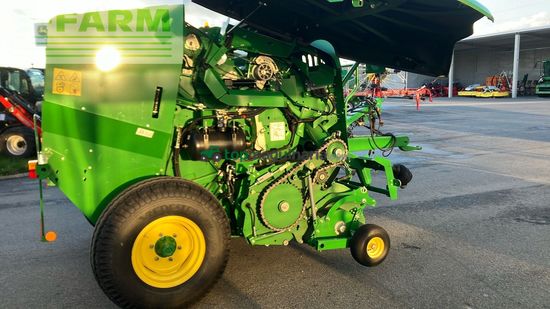 Empacadora gigant - John Deere - F441R HC 25