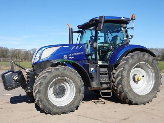 Tractor antiguo -New Holland T7.270