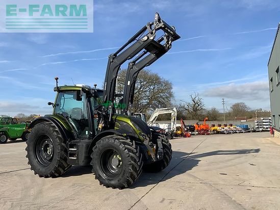 Tractor agrícola - Valtra - n175 unlimited versu tractor (st25430)