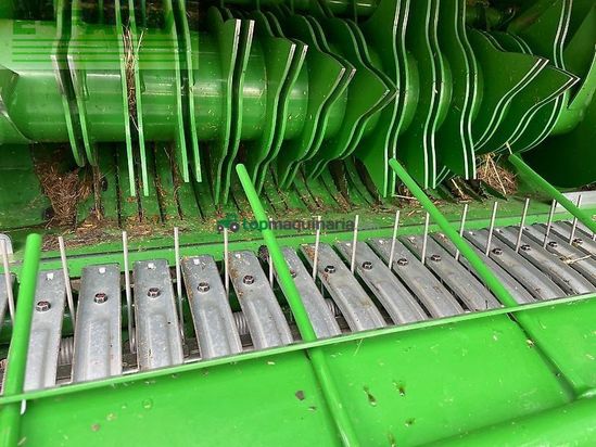 Empacadora gigant - John Deere - v451m