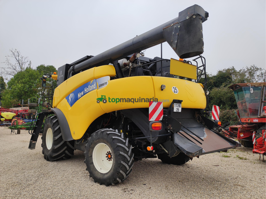 Cosechadora de Cereal - New Holland - CR9070