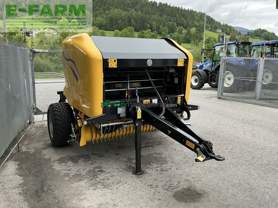 Empacadora gigant - New Holland - roll-bar 120 utility