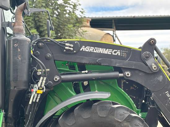 Tractor agrícola - John Deere -  6115 MC con Pala Agroinmeca 