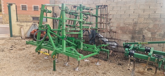 Cultivador - 17 brazos con rodillo y rastra 