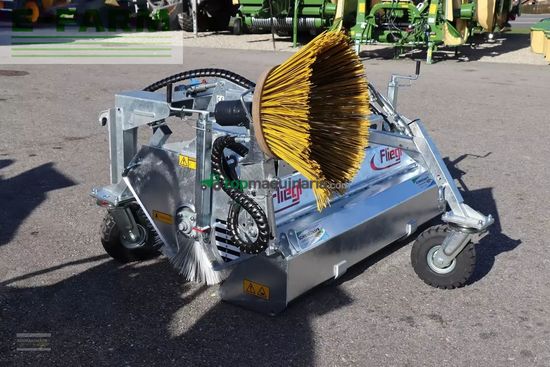 Riego -  - fliegl agrocenter kehrmaschine 1550