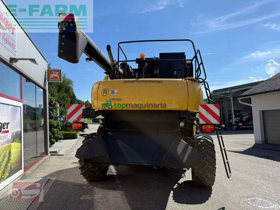 Cosechadora de Cereal - New Holland - cr980