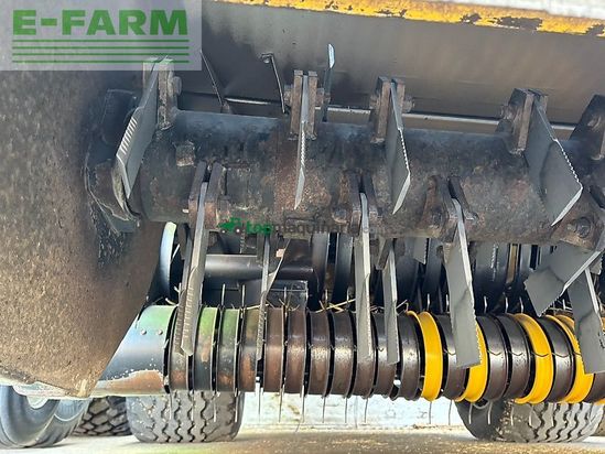 Empacadora gigant - New Holland - bb960a