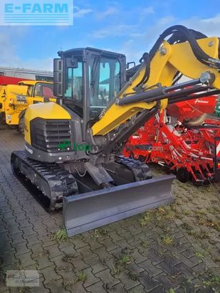 Excavadora - New Holland - e55d