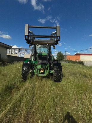 Tractor agrícola - John Deere - 6830 CON PALA TENIAS NUEVA