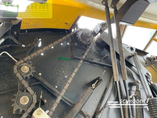 Empacadora gigant - New Holland - roll-belt 180 cropcutter